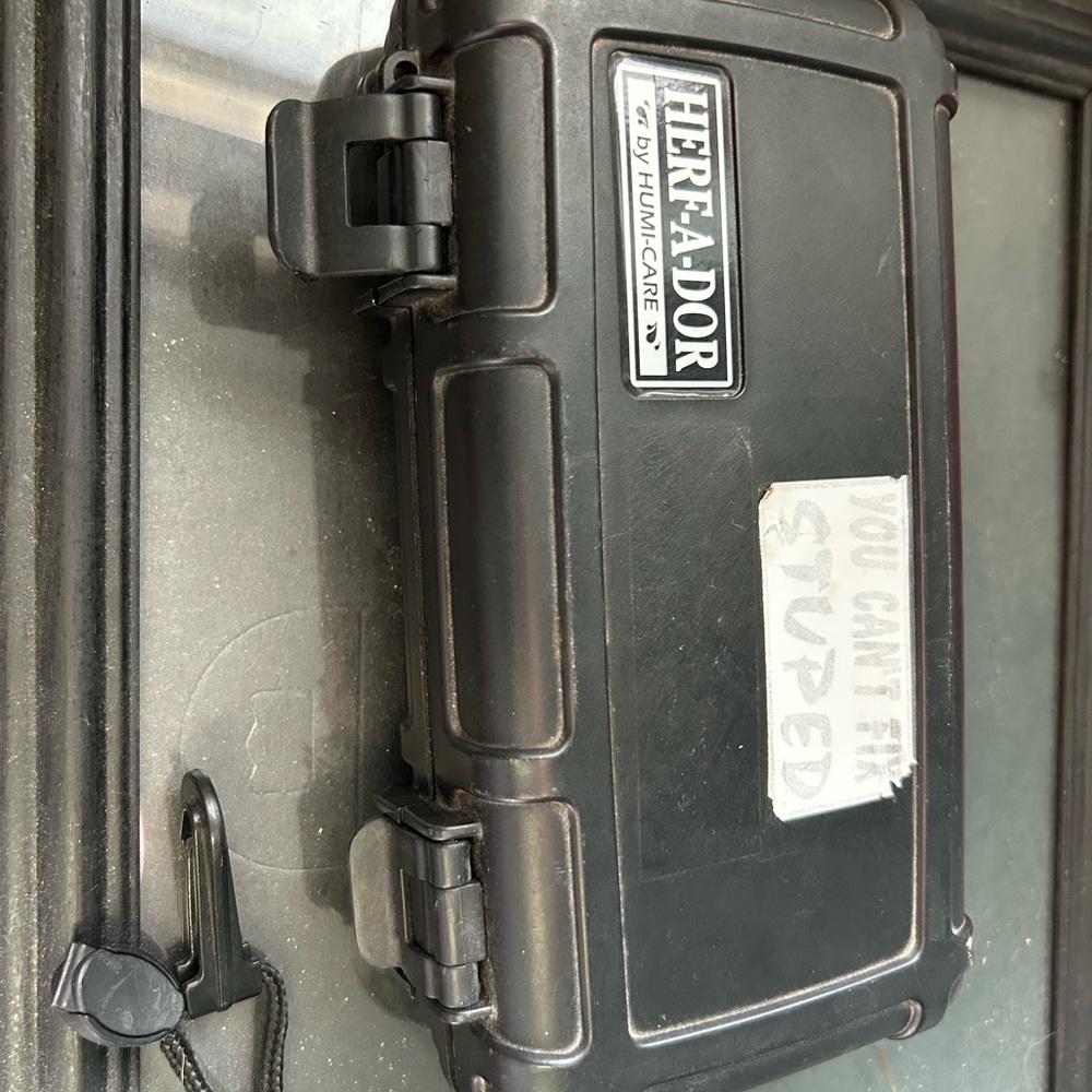 Black Waterproof Humidor - Picture 3 of 10